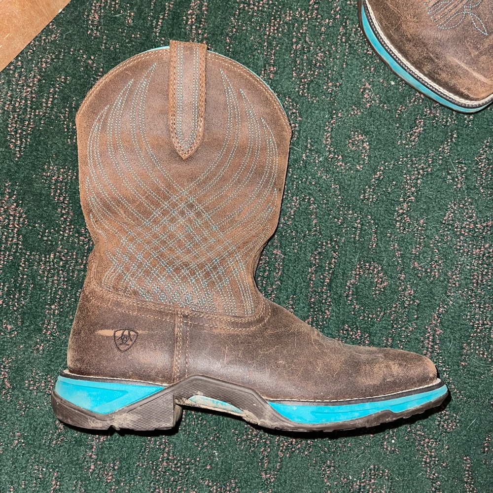 Ariat boots, size 8.5